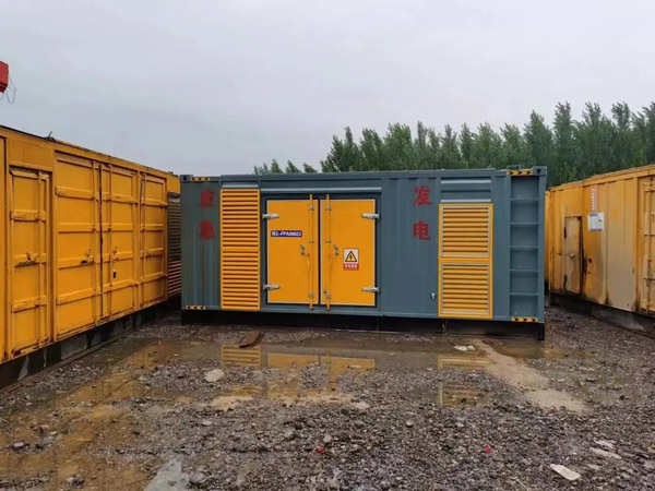 武山柴油发电机如何判断干式空气滤清器是否需要更换？